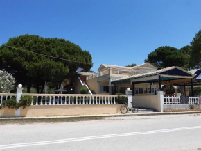 Hella's Studio, only 50m from a lovely Sandy Beach